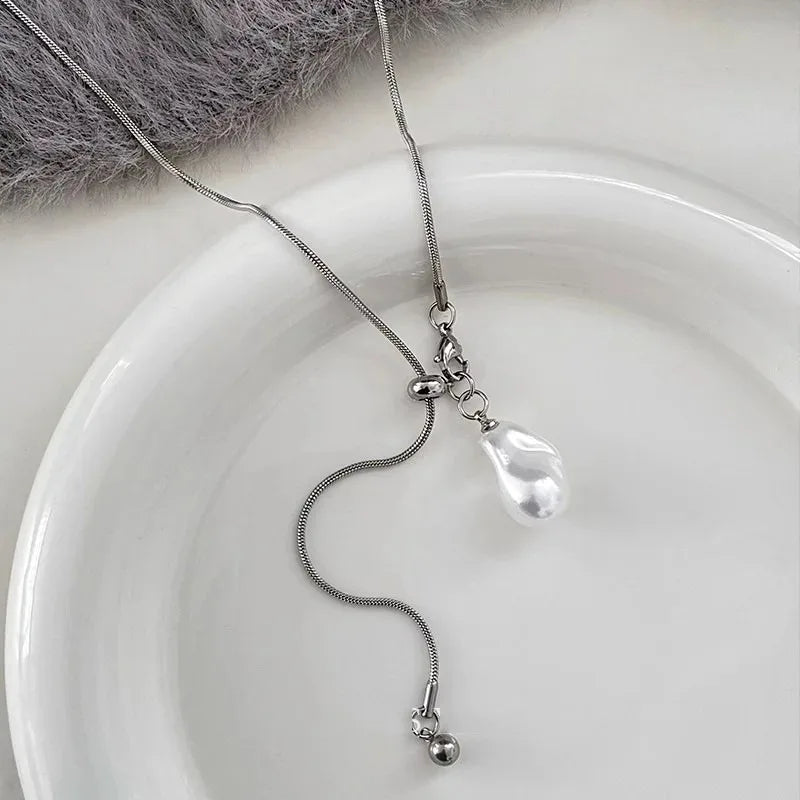 Nuevo collar largo de perlas de acero inoxidable con perlas barrocas para mujer, cadena ajustable, accesorios de suéter, joyería de moda