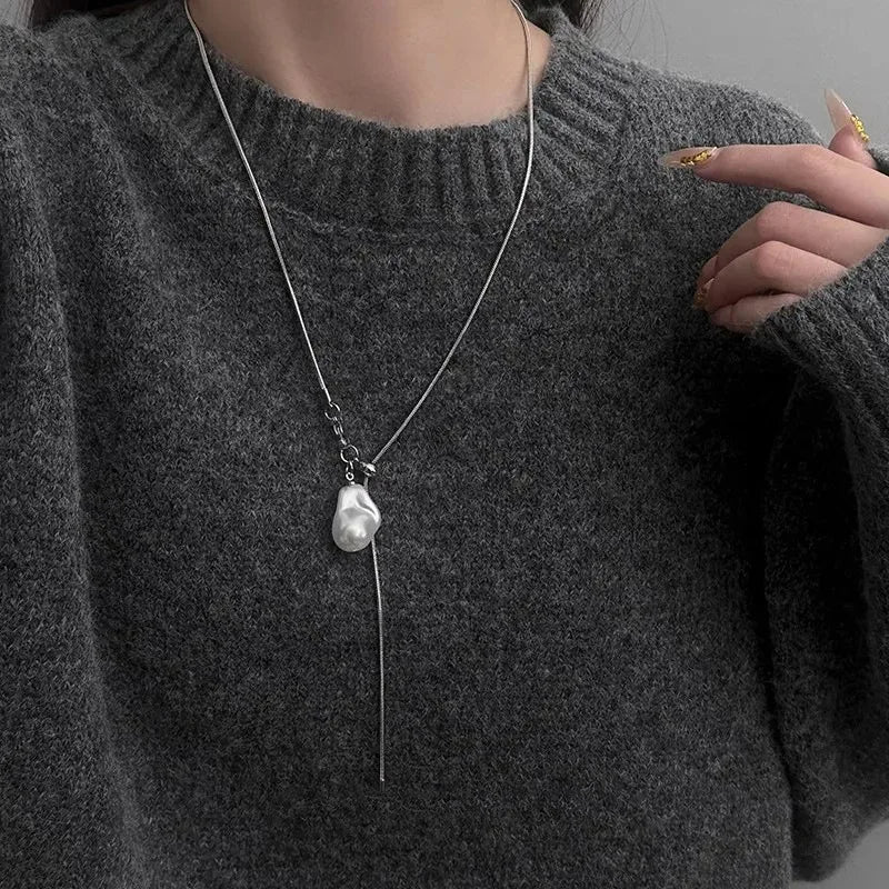 Nuevo collar largo de perlas de acero inoxidable con perlas barrocas para mujer, cadena ajustable, accesorios de suéter, joyería de moda