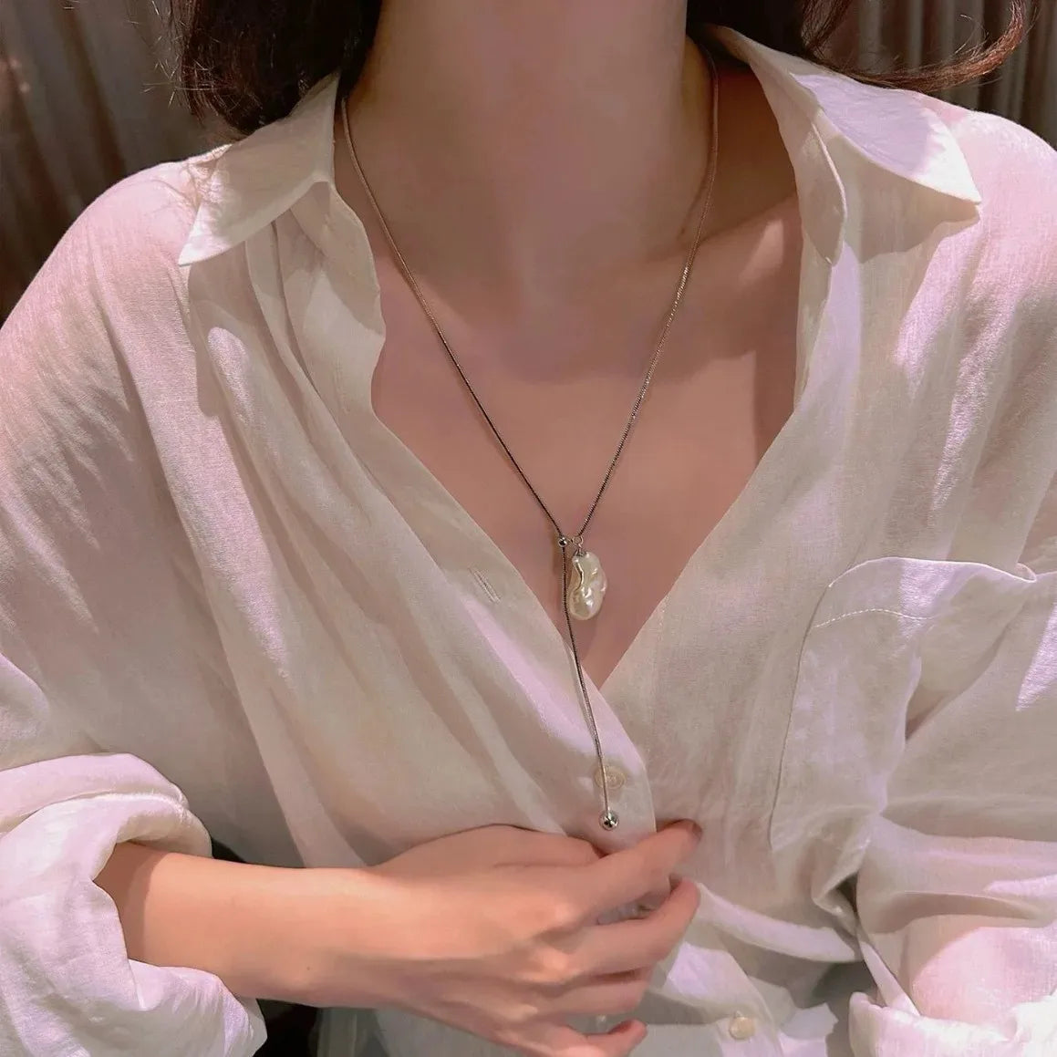 Nuevo collar largo de perlas de acero inoxidable con perlas barrocas para mujer, cadena ajustable, accesorios de suéter, joyería de moda